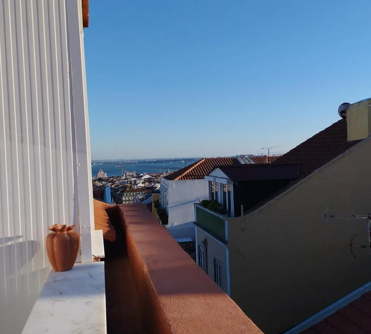 Martim Vaz - Rooftop Lisbon 0*,